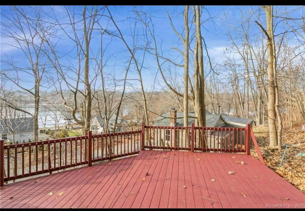 Cheerful Home With Amazing Lake View New Fairfield Ngoại thất bức ảnh